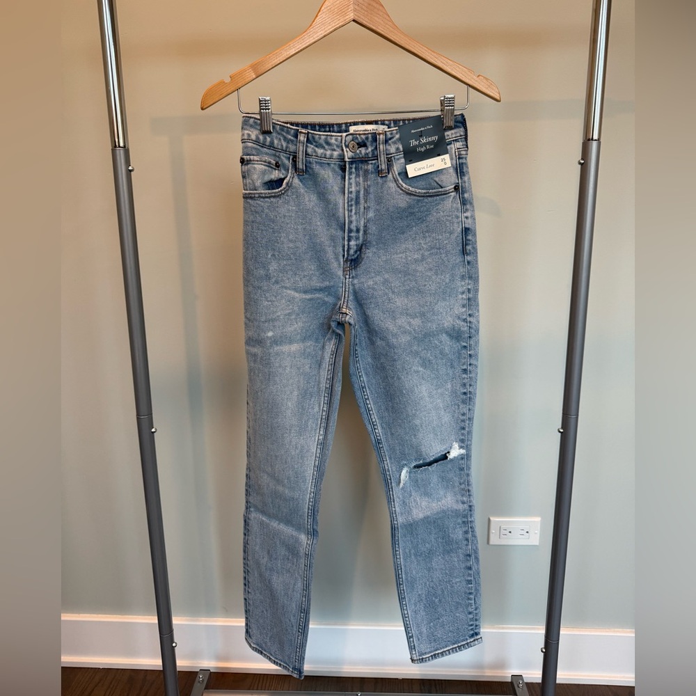 Abercrombie & Fitch The Skinny High Rise Distressed Jeans Size 25 CurveLove - Picture 1 of 6